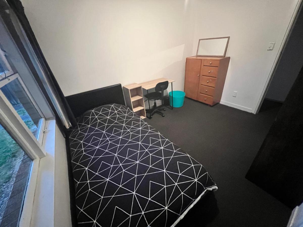 Single Room #1 Or #3 - Homestay Family Home - No Breakfast Hamilton Extérieur photo